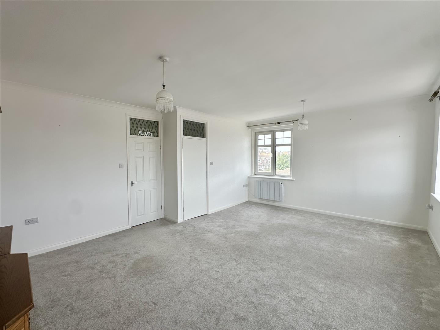 1 bed property in De La Warr Parade, Bexhill-On-Sea